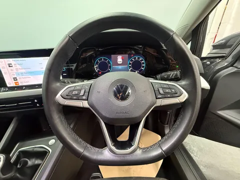 VOLKSWAGEN GOLF 2.0 TDI Life 5dr
