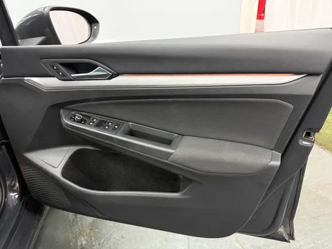 VOLKSWAGEN GOLF 2.0 TDI Life 5dr