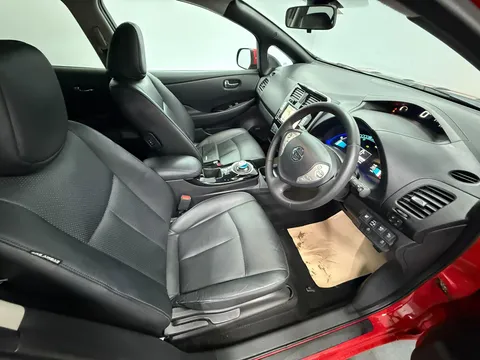 NISSAN LEAF 80kW Tekna 30kWh 5dr Auto