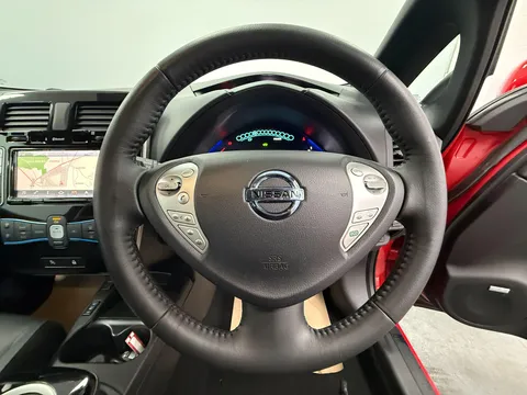 NISSAN LEAF 80kW Tekna 30kWh 5dr Auto