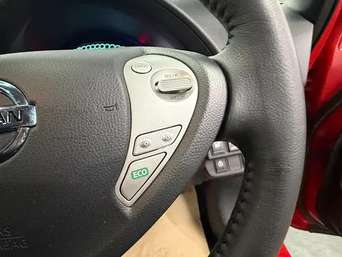 NISSAN LEAF 80kW Tekna 30kWh 5dr Auto