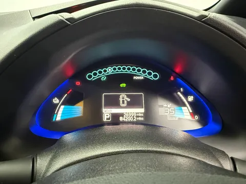 NISSAN LEAF 80kW Tekna 30kWh 5dr Auto