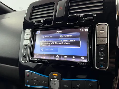 NISSAN LEAF 80kW Tekna 30kWh 5dr Auto