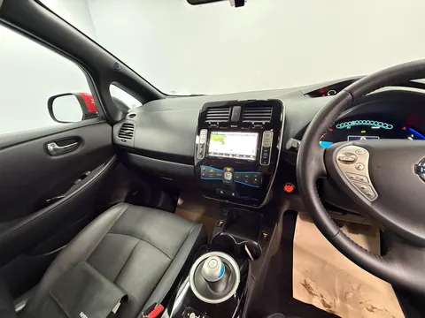 NISSAN LEAF 80kW Tekna 30kWh 5dr Auto