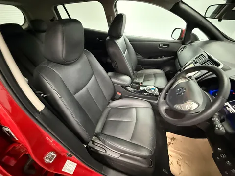 NISSAN LEAF 80kW Tekna 30kWh 5dr Auto
