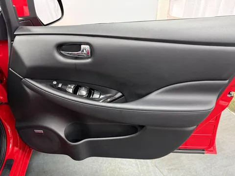 NISSAN LEAF 80kW Tekna 30kWh 5dr Auto