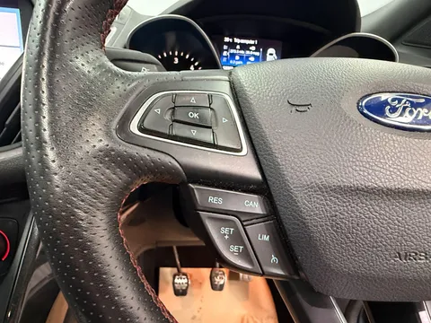 FORD KUGA 2.0 TDCi 180 ST-Line Edition 5dr