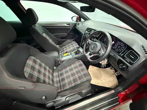 VOLKSWAGEN GOLF 2.0 TSI 245 GTI Performance 3dr