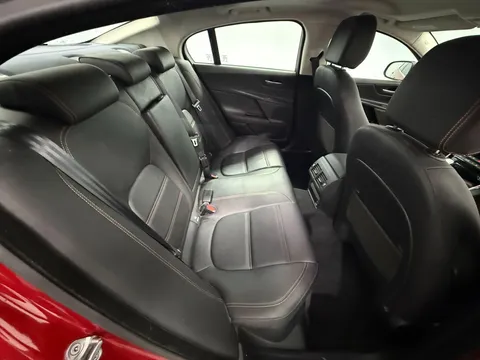 JAGUAR XE 2.0d Prestige 4dr