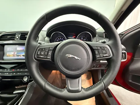 JAGUAR XE 2.0d Prestige 4dr