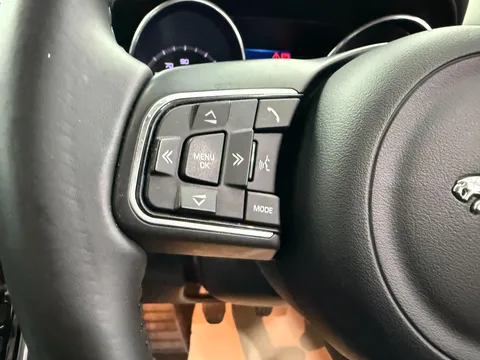 JAGUAR XE 2.0d Prestige 4dr