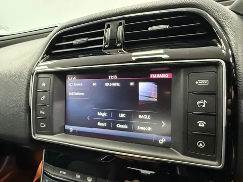 JAGUAR XE 2.0d Prestige 4dr