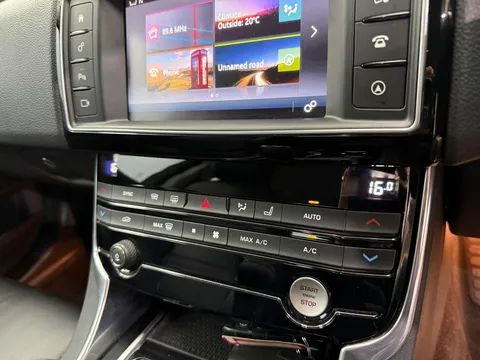 JAGUAR XE 2.0d Prestige 4dr