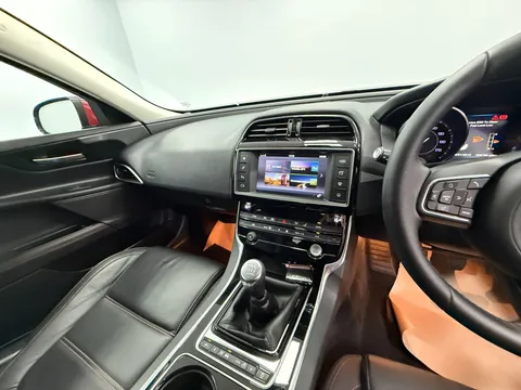 JAGUAR XE 2.0d Prestige 4dr