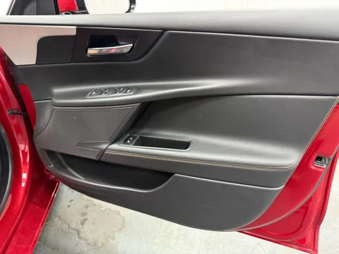 JAGUAR XE 2.0d Prestige 4dr