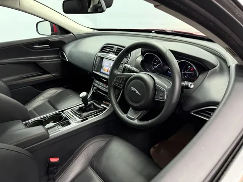 JAGUAR XE 2.0d Prestige 4dr