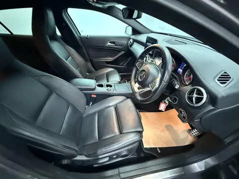 MERCEDES-BENZ GLA GLA 200d 4Matic AMG Line 5dr Auto [Premium]