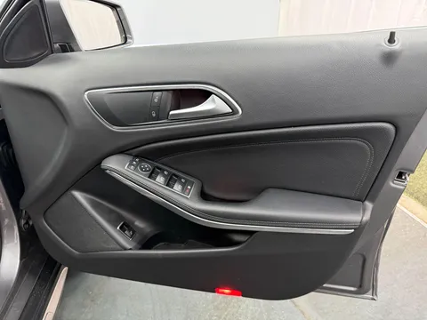 MERCEDES-BENZ GLA GLA 200d 4Matic AMG Line 5dr Auto [Premium]