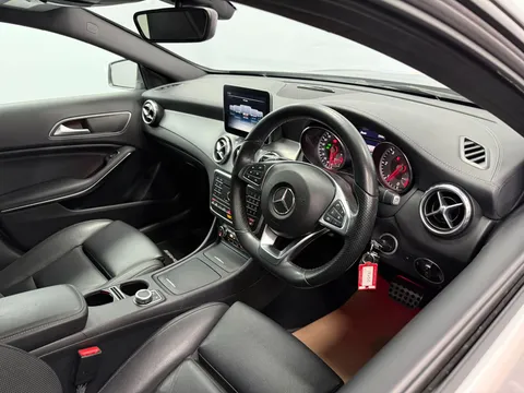 MERCEDES-BENZ GLA GLA 200d 4Matic AMG Line 5dr Auto [Premium]