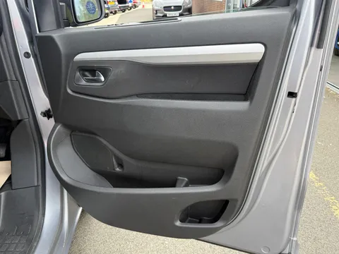 PEUGEOT TRAVELLER 2.0 BlueHDi 150 Business Standard [9 Seat] 5dr