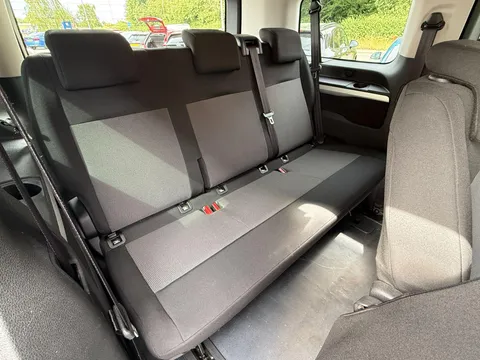 PEUGEOT TRAVELLER 2.0 BlueHDi 150 Business Standard [9 Seat] 5dr