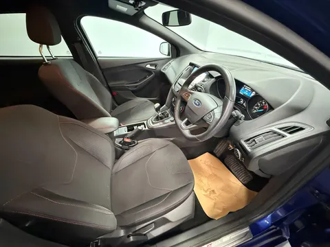 FORD FOCUS 1.0 EcoBoost 140 ST-Line Navigation 5dr