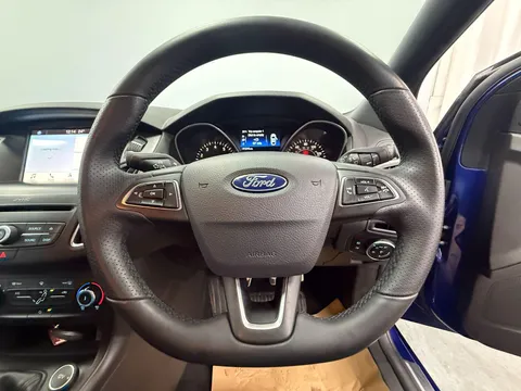 FORD FOCUS 1.0 EcoBoost 140 ST-Line Navigation 5dr