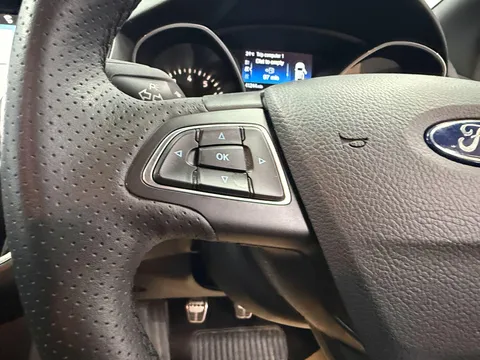 FORD FOCUS 1.0 EcoBoost 140 ST-Line Navigation 5dr