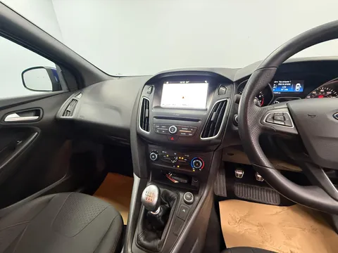 FORD FOCUS 1.0 EcoBoost 140 ST-Line Navigation 5dr
