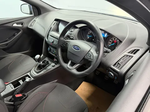 FORD FOCUS 1.0 EcoBoost 140 ST-Line Navigation 5dr