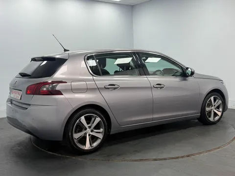 PEUGEOT 308 1.5 BlueHDi 130 Allure 5dr