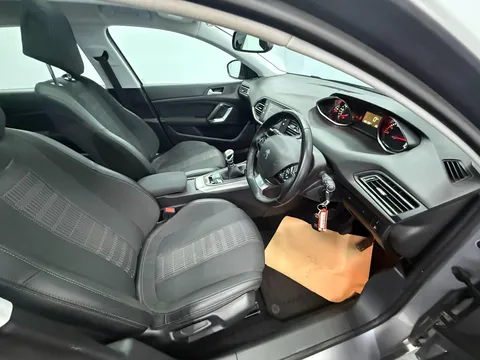 PEUGEOT 308 1.5 BlueHDi 130 Allure 5dr