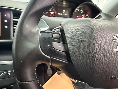 PEUGEOT 308 1.5 BlueHDi 130 Allure 5dr