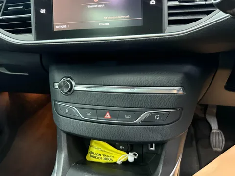 PEUGEOT 308 1.5 BlueHDi 130 Allure 5dr