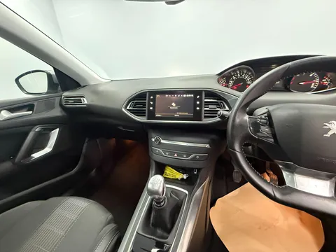 PEUGEOT 308 1.5 BlueHDi 130 Allure 5dr