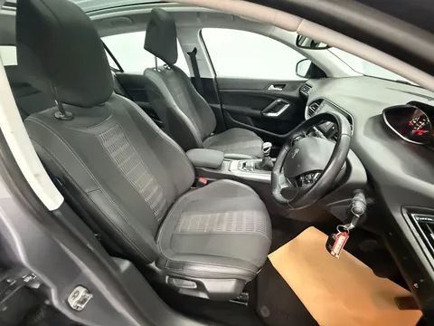 PEUGEOT 308 1.5 BlueHDi 130 Allure 5dr