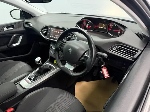 PEUGEOT 308 1.5 BlueHDi 130 Allure 5dr