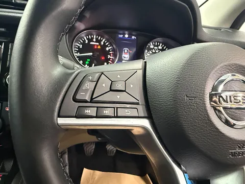 NISSAN QASHQAI 1.3 DiG-T Acenta Premium 5dr