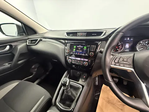 NISSAN QASHQAI 1.3 DiG-T Acenta Premium 5dr