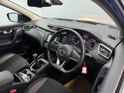 NISSAN QASHQAI 1.3 DiG-T Acenta Premium 5dr