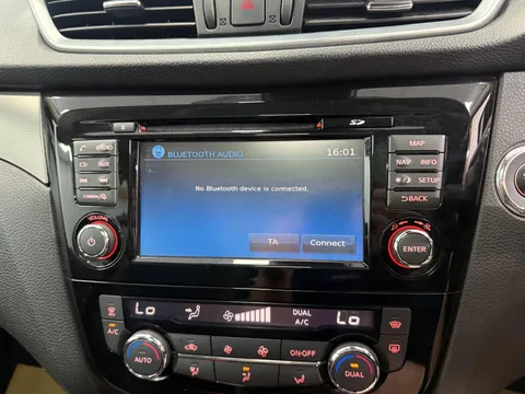 NISSAN QASHQAI 1.5 dCi Tekna 5dr