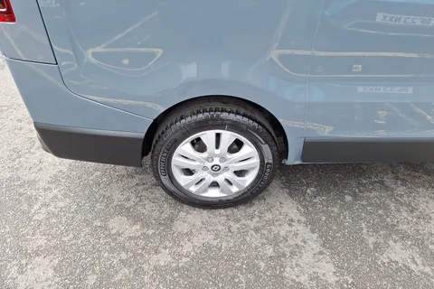 BW24OFV Renault Trafic SL30 Blue dCi 150 Extra [Safety] Van Thumbnail #5