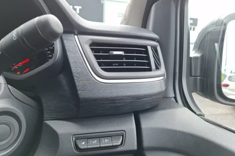 BW24OFV Renault Trafic SL30 Blue dCi 150 Extra [Safety] Van Thumbnail #17