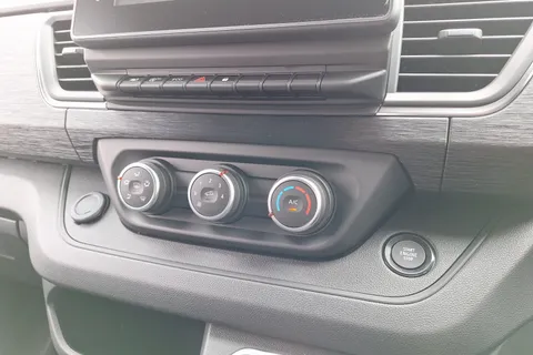 BW24OFV Renault Trafic SL30 Blue dCi 150 Extra [Safety] Van Thumbnail #18