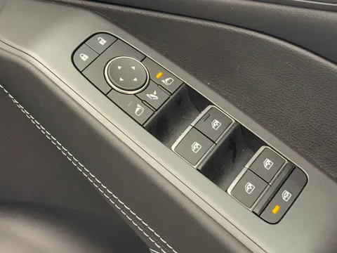 DP24XZE Nissan Qashqai 1.5 E-Power N-Connecta [Glass Roof] 5dr Auto Thumbnail #22