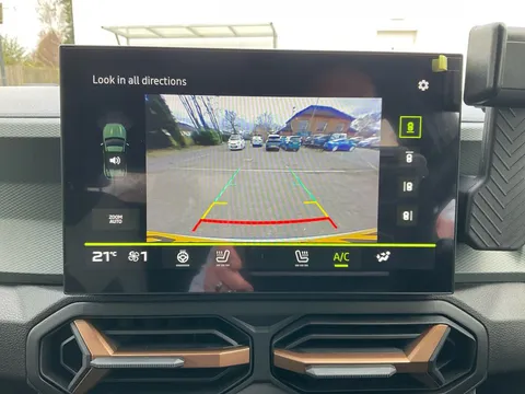 BD74VZY Dacia Duster 1.2 TCe 130 Extreme 5dr 4X4 Thumbnail #7