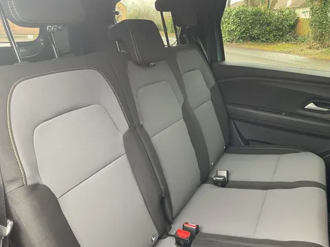 BT74JHY Dacia Jogger 1.6 HEV Extreme 5dr Auto Thumbnail #11