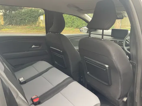 BT74JHY Dacia Jogger 1.6 HEV Extreme 5dr Auto Thumbnail #16