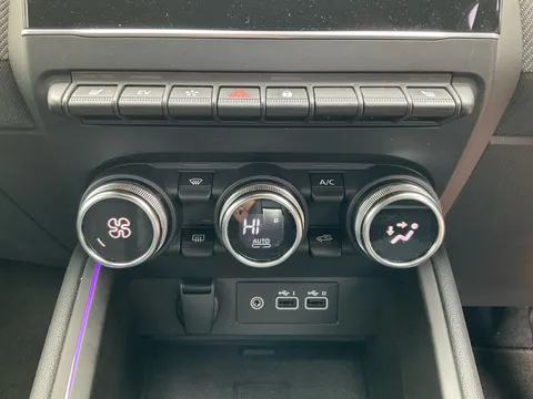 BP74ULM Renault Clio 1.6 E-TECH full hybrid 145 Esprit Alpine 5dr Auto Thumbnail #11