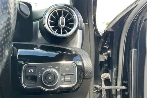 BD21XGM Mercedes-Benz A-Class A200d Exclusive Edition 5dr Auto Thumbnail #34